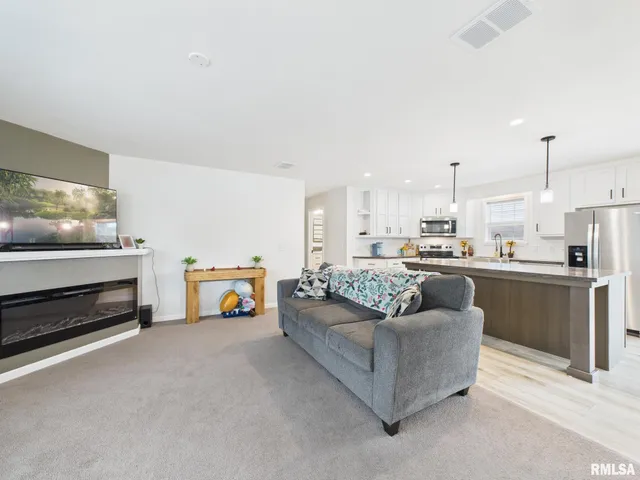 $274,900 | 1625 Ridgewood Court, Mount Zion, IL 62549