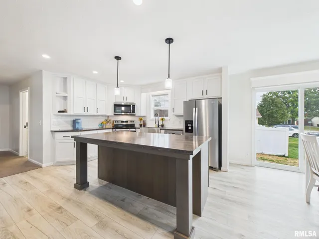 $274,900 | 1625 Ridgewood Court, Mount Zion, IL 62549