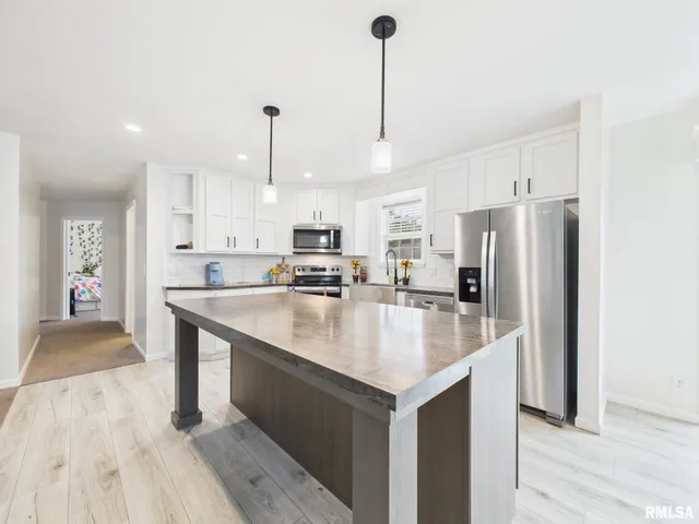 $274,900 | 1625 Ridgewood Court, Mount Zion, IL 62549