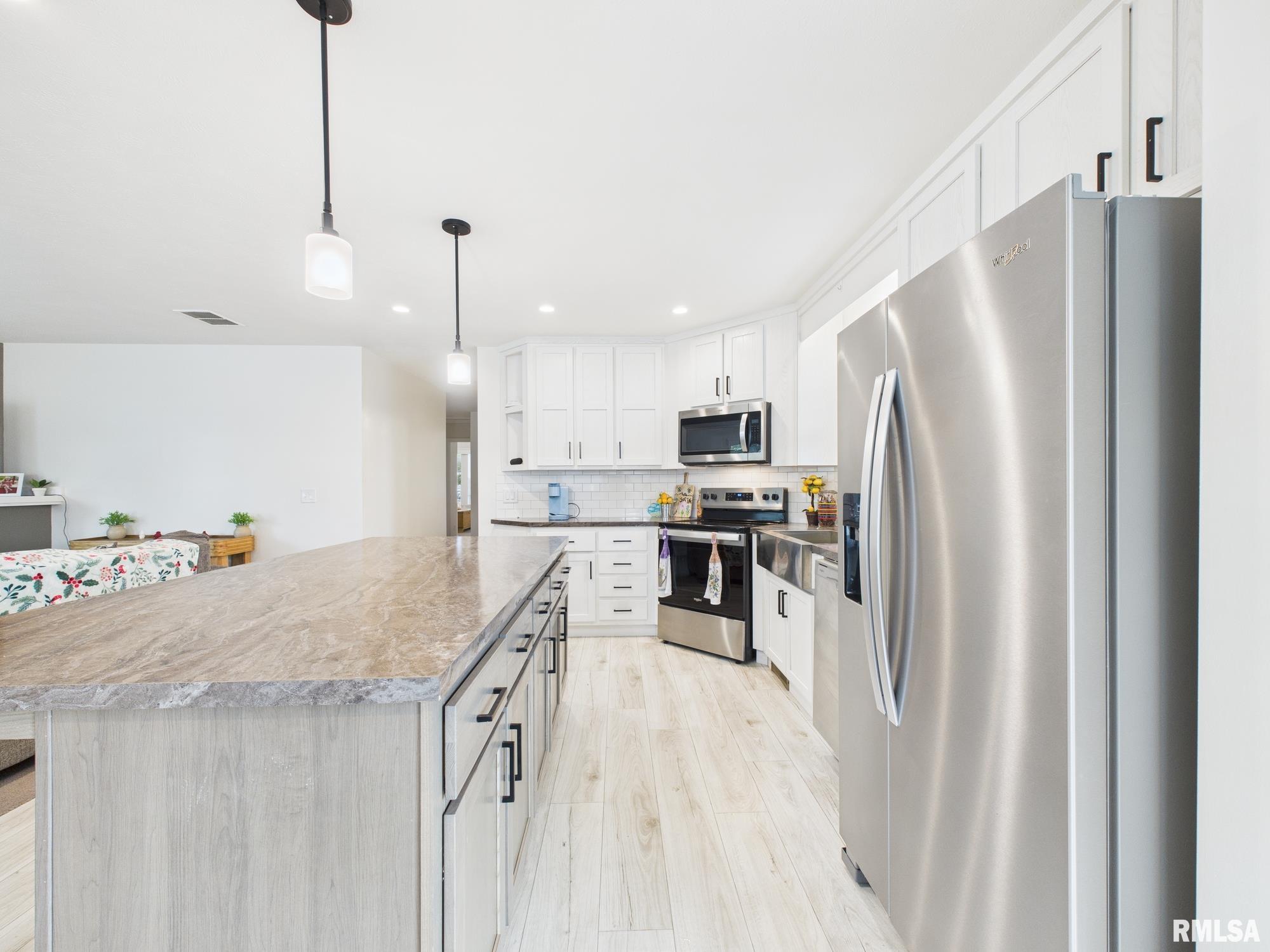 1625 Ridgewood Court Mount Zion, IL 62549 - Photo 8 of 21