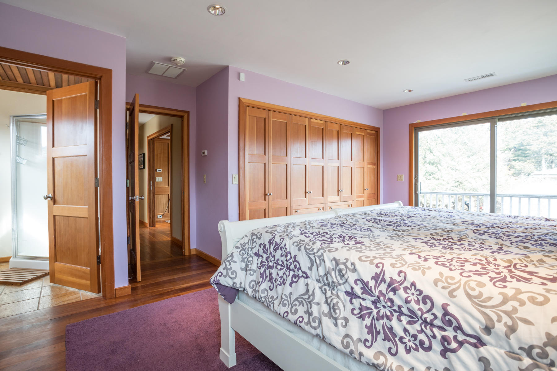 100 Freeman Lane Orleans, MA 02653 - Photo 22 of 34 a bedroom with a bed and a large window