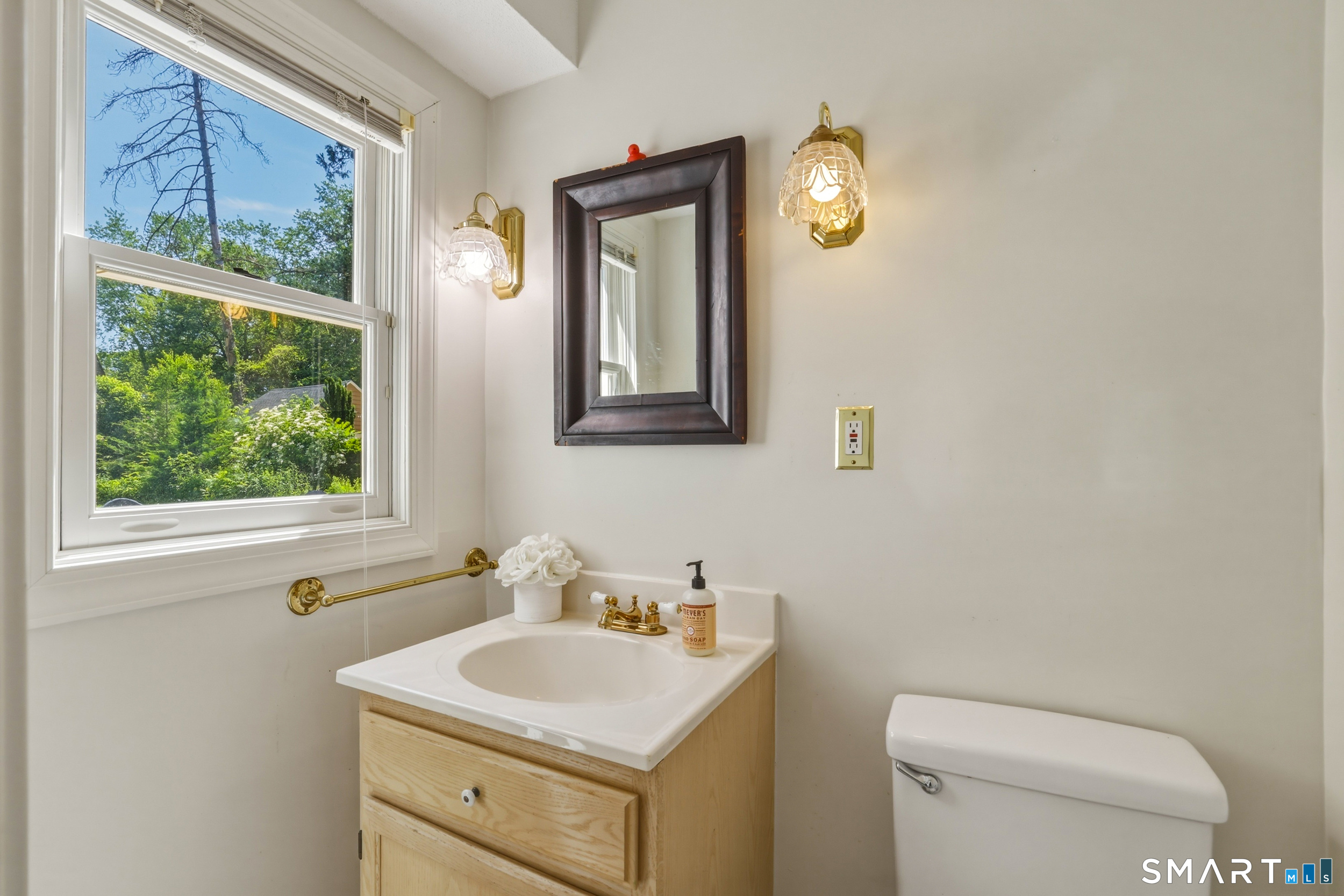 9 Bainbridge Road West Hartford, CT 06119 - Photo 20 of 40
