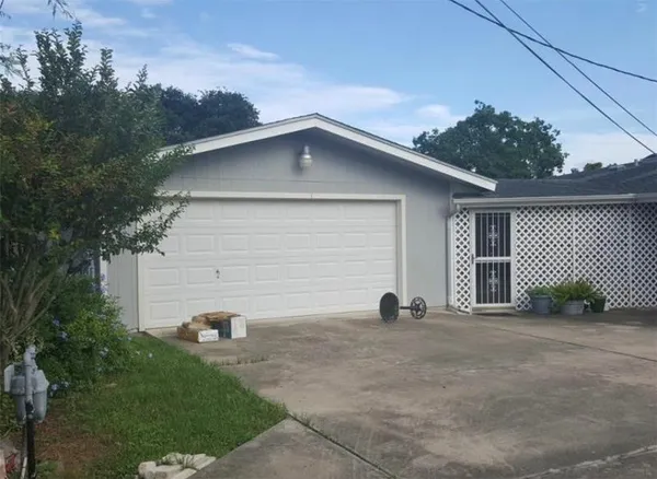 $1,950 | 4010 Bahama Drive, Corpus Christi, TX 78411