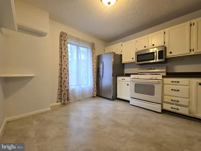 $2,400 | 58 Windbrooke Circle, Unit 58, Gaithersburg, MD 20879