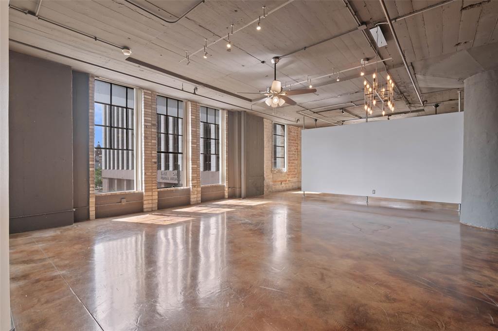 1122 Jackson Street, Unit 313 Dallas, TX 75202 - Photo 5 of 27 a view of an empty room with a window