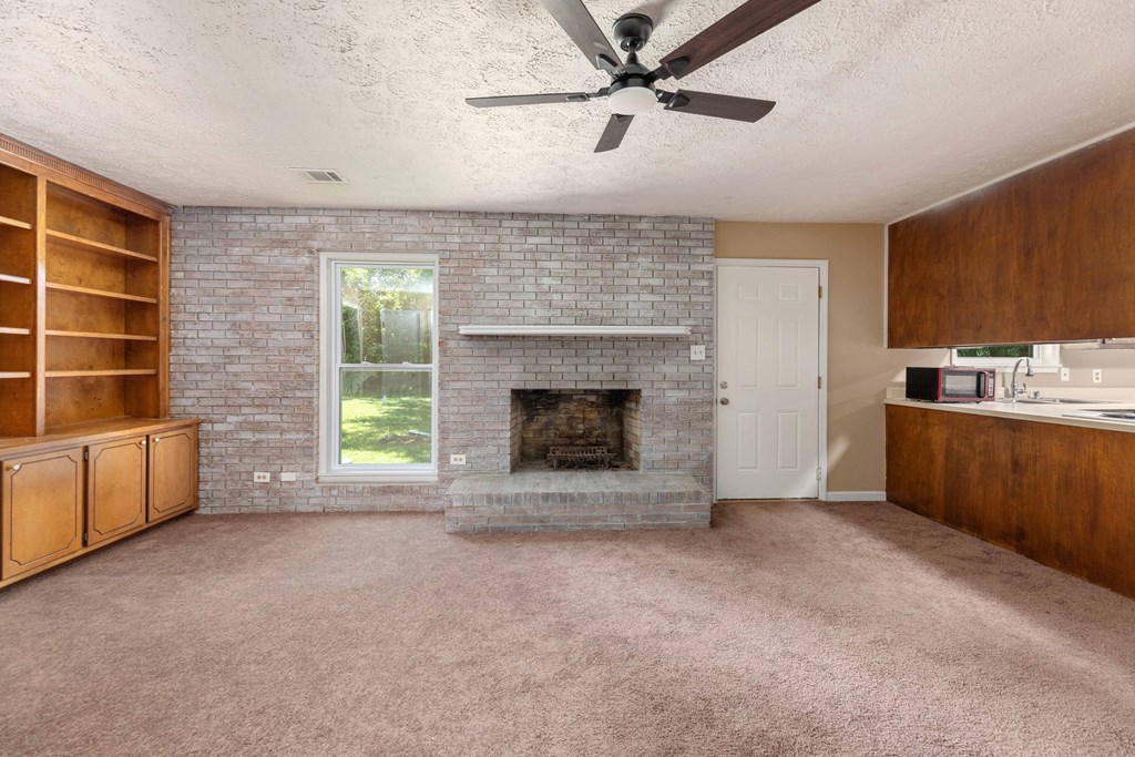 604 Pear Street West Point, GA 31833 - Photo 5 of 30
