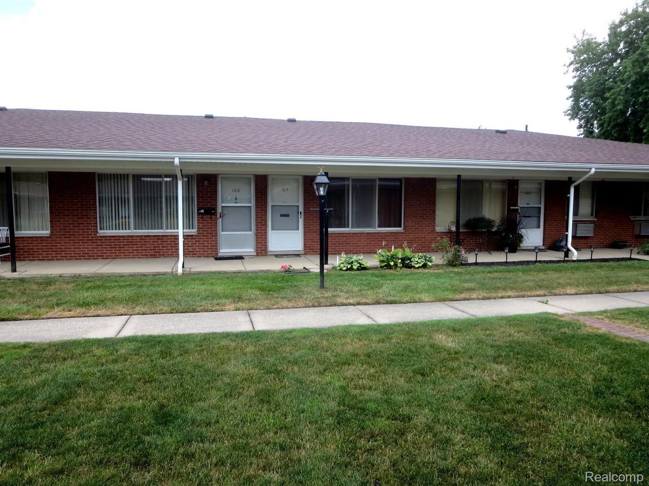 21520 Kelly Road Eastpointe, MI 48021 - Photo 1 of 9 IMG_0062.JPG