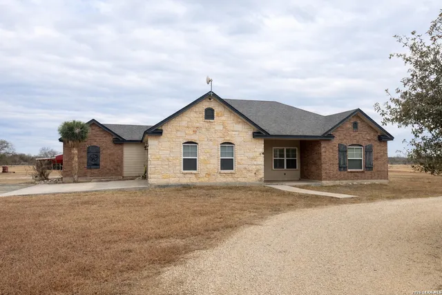 $439,900 | 8 Valley Uvalde Tx 78801, Uvalde, TX 78801