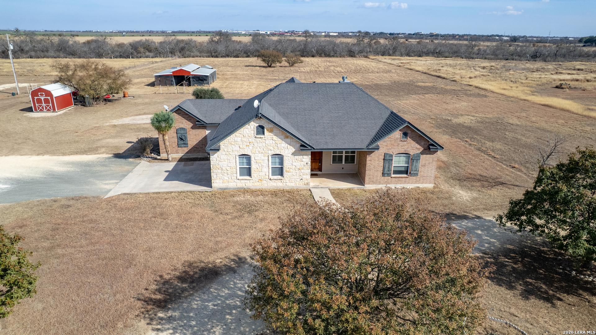 8 Valley View Uvalde, TX 78801 - Photo 39 of 41