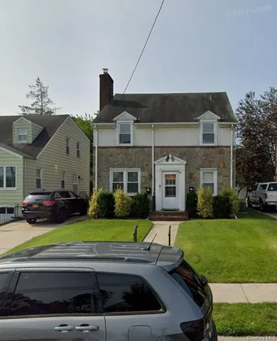 $3,300 | 69 Sheridan Avenue, Unit 2, Williston Park, NY 11596