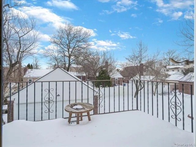 $3,300 | 69 Sheridan Avenue, Unit 2, Williston Park, NY 11596