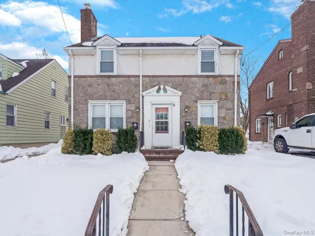 $3,300 | 69 Sheridan Avenue, Unit 2, Williston Park, NY 11596