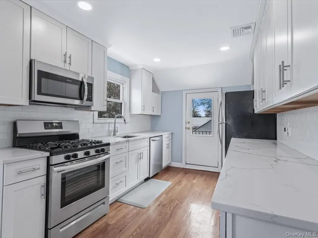 $3,300 | 69 Sheridan Avenue, Unit 2, Williston Park, NY 11596