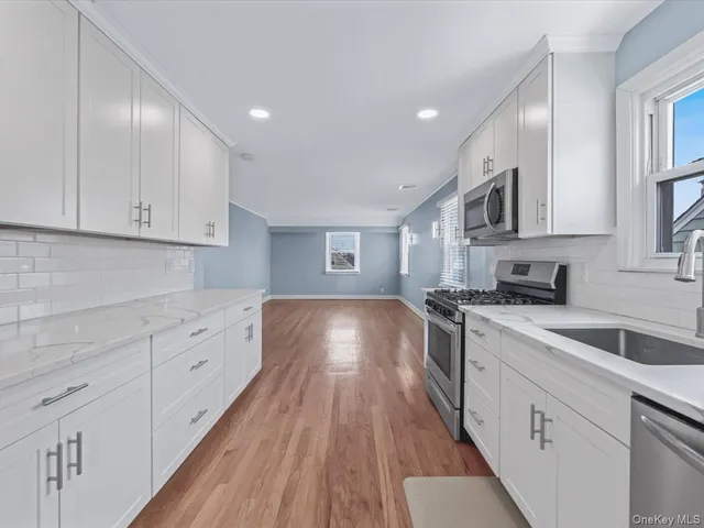 $3,300 | 69 Sheridan Avenue, Unit 2, Williston Park, NY 11596