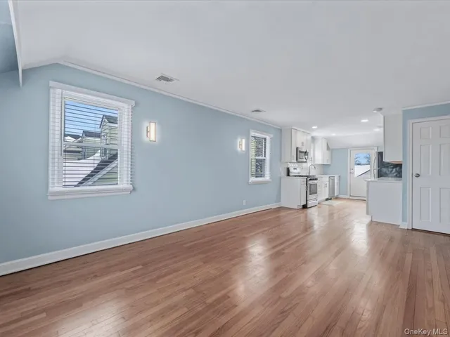 $3,300 | 69 Sheridan Avenue, Unit 2, Williston Park, NY 11596