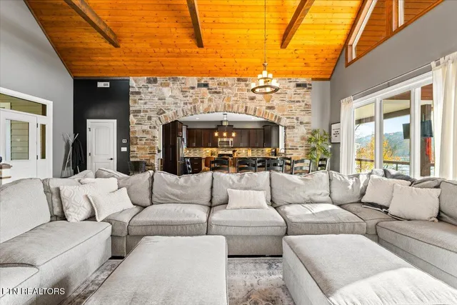 $2,279,000 | 493 Bankwood Lane, La Follette, TN 37766