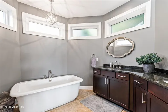 $2,279,000 | 493 Bankwood Lane, La Follette, TN 37766