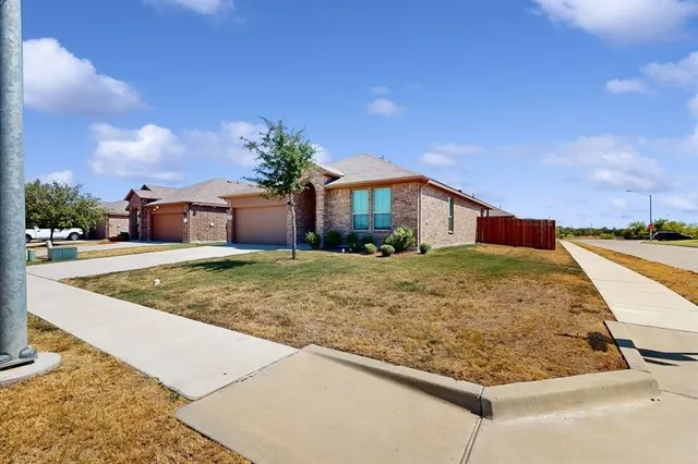 a view of a house with entertaining space
