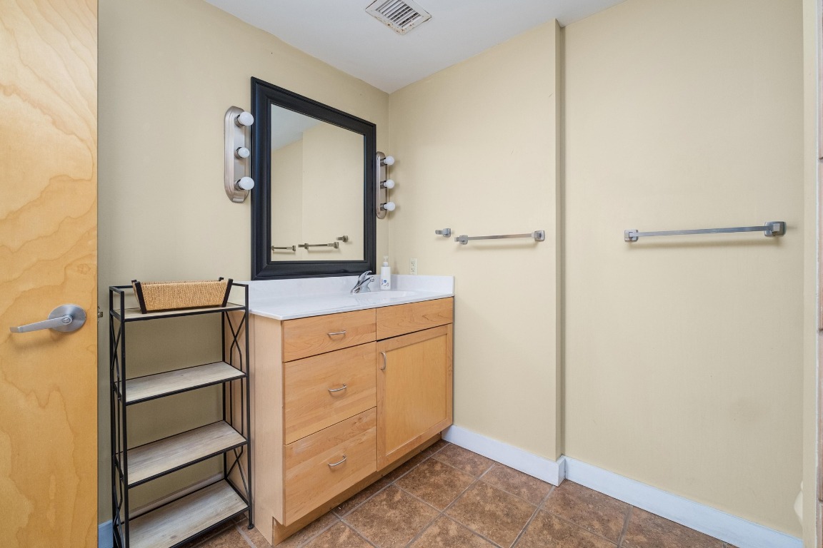 711 West 26th Street, Unit 706 Austin, TX 78705 - Photo 15 of 24 a bathroom with a sink and a mirror