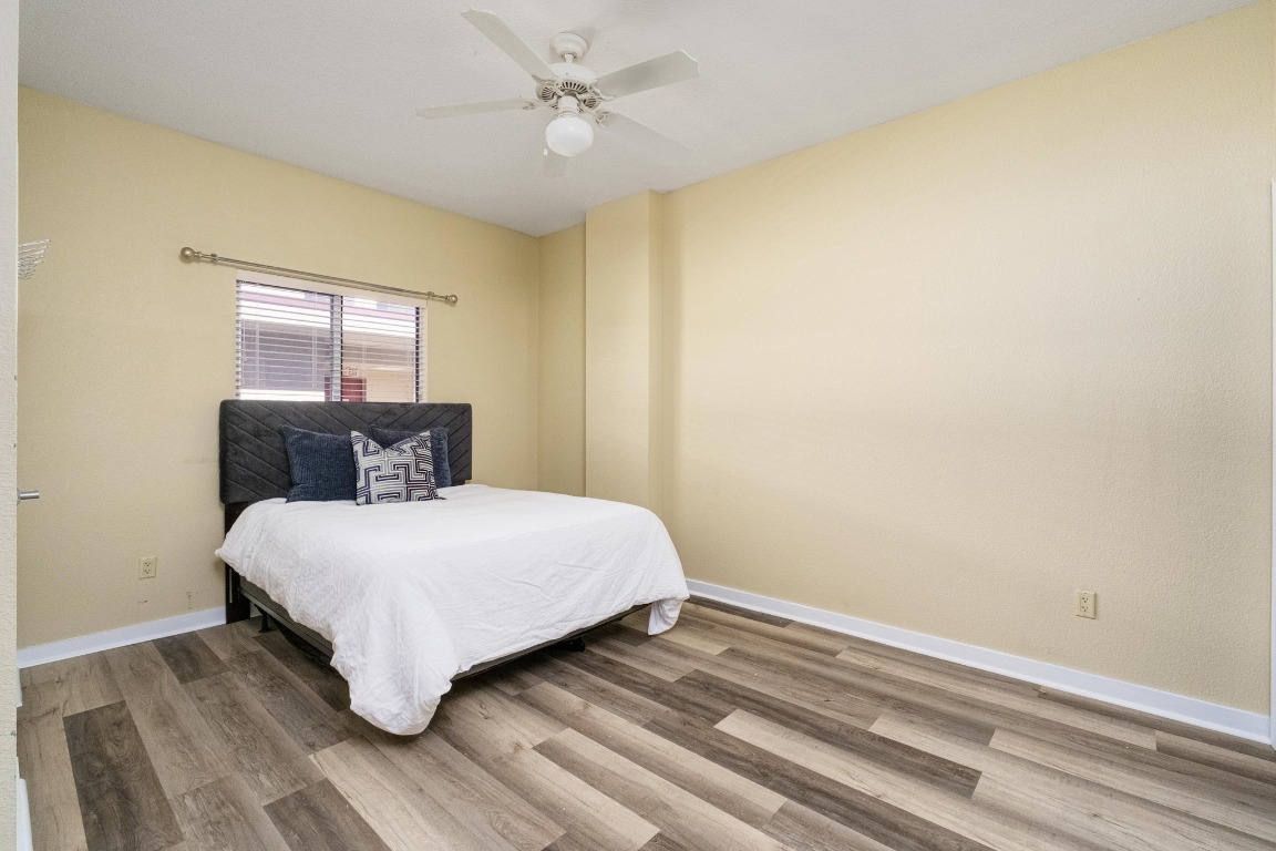711 West 26th Street, Unit 706 Austin, TX 78705 - Photo 9 of 24 a bedroom with a bed and a window