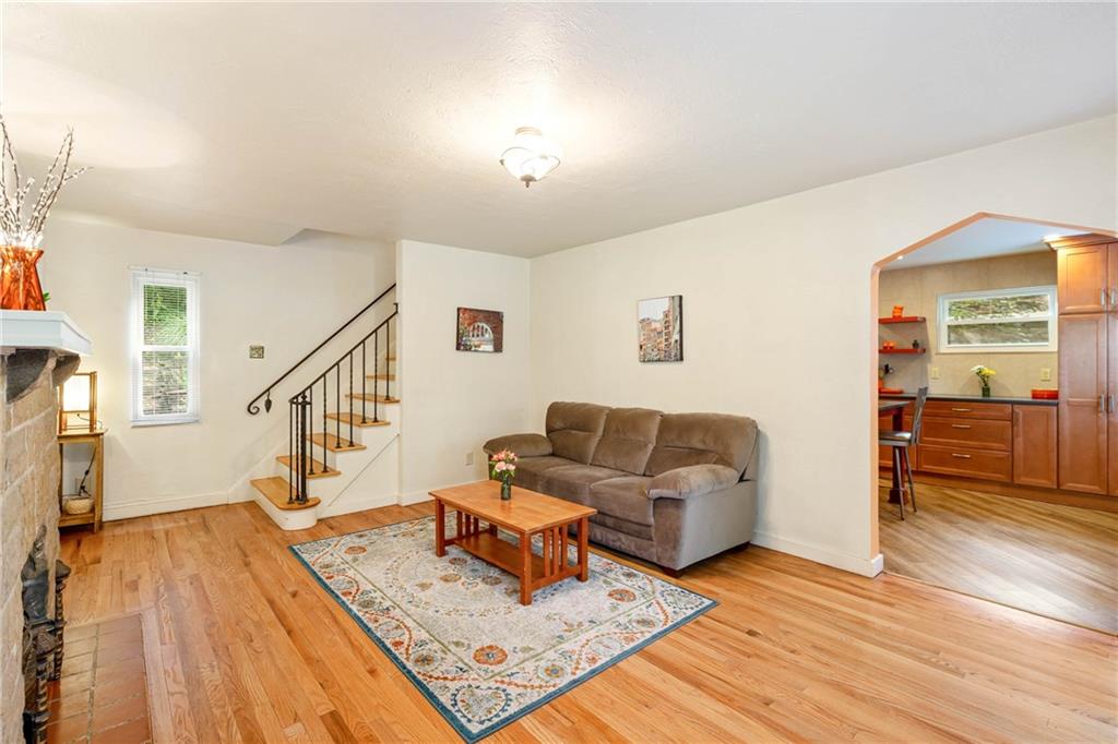 255 Cascade Road Pittsburgh, PA 15221 - Photo 3 of 25 Gallery Image 3