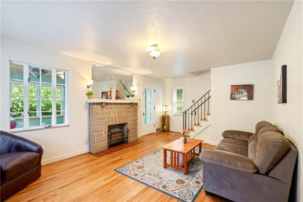 255 Cascade Road Pittsburgh, PA 15221 - Photo 4 of 25 Gallery Image 4