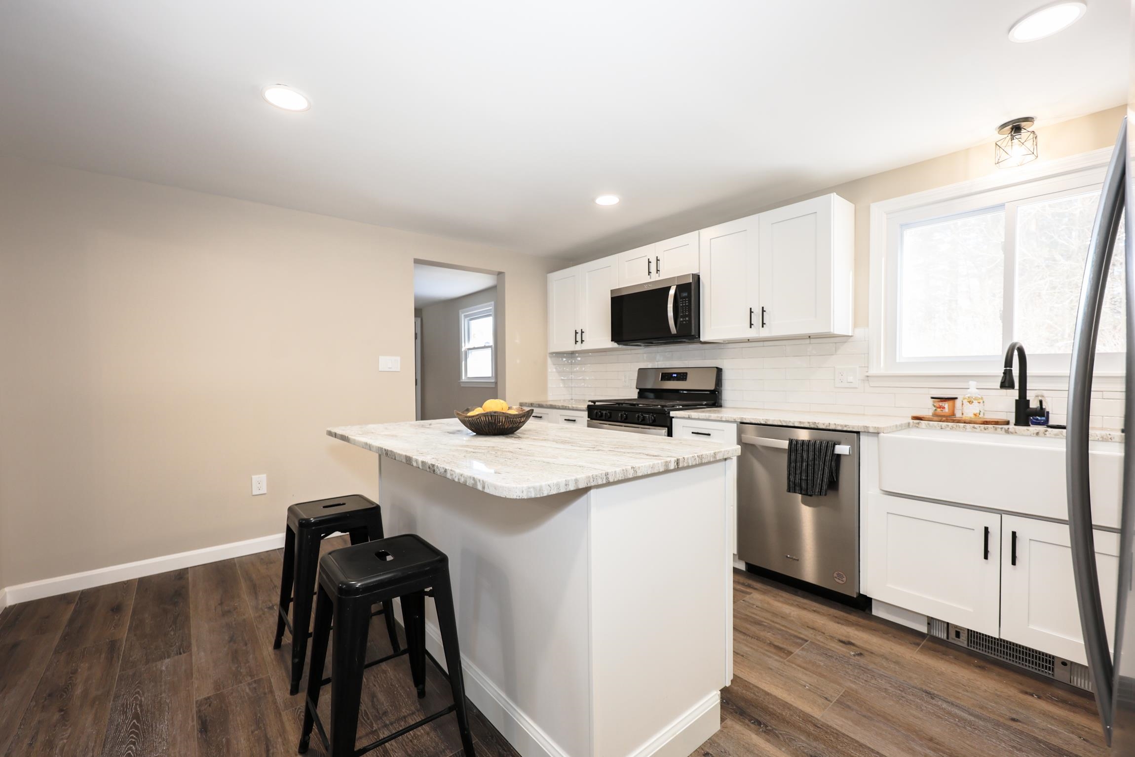 149 Ridge Road Nashua, NH 03062 - Photo 8 of 48