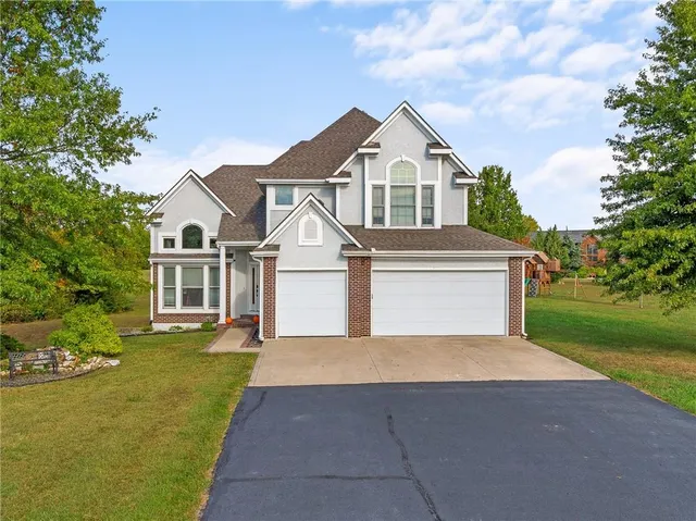 $775,000 | 16374 Lake Point Drive, Bonner Springs, KS 66012