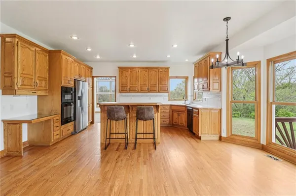 $775,000 | 16374 Lake Point Drive, Bonner Springs, KS 66012