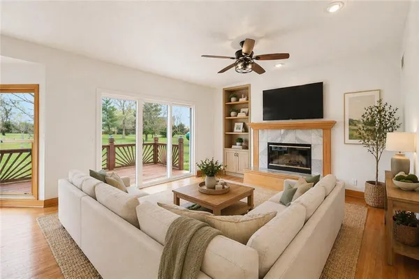 $775,000 | 16374 Lake Point Drive, Bonner Springs, KS 66012