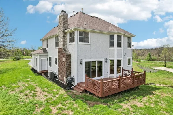 $775,000 | 16374 Lake Point Drive, Bonner Springs, KS 66012
