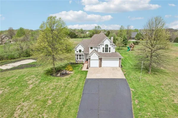 $775,000 | 16374 Lake Point Drive, Bonner Springs, KS 66012