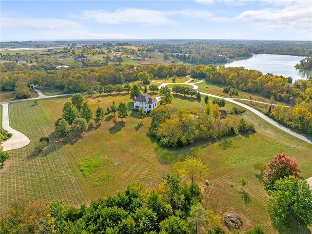 $775,000 | 16374 Lake Point Drive, Bonner Springs, KS 66012