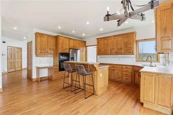 $775,000 | 16374 Lake Point Drive, Bonner Springs, KS 66012