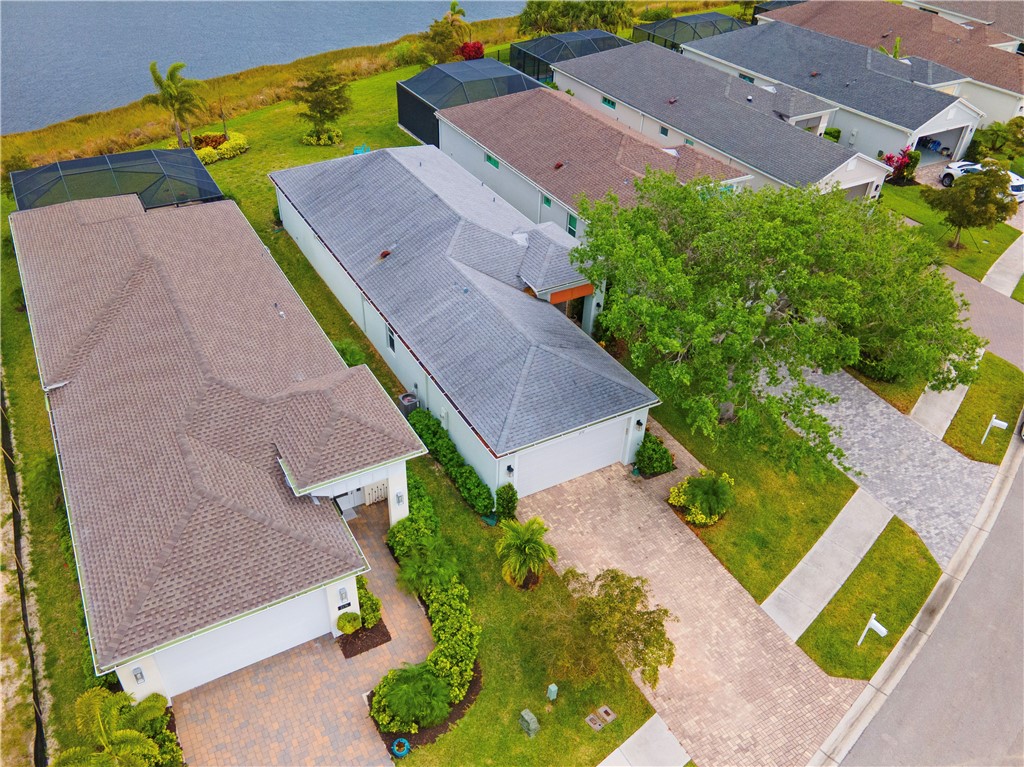 2172 Falls Manor Vero Beach, FL 32967 - Photo 5 of 36