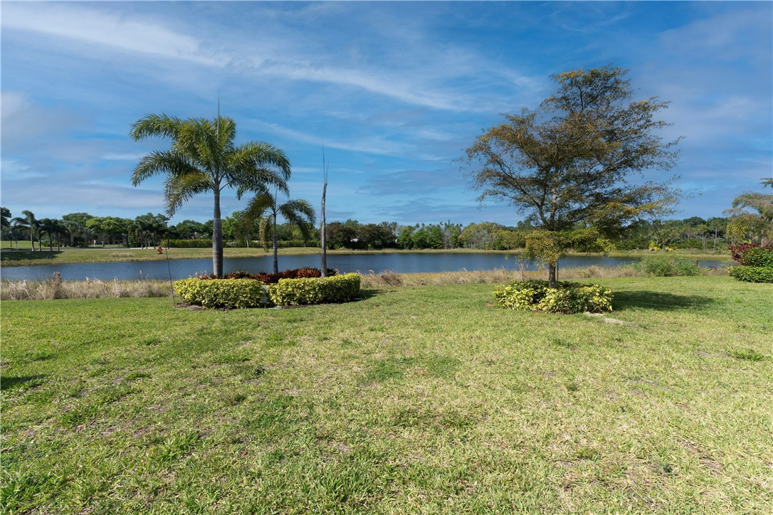 2172 Falls Manor Vero Beach, FL 32967 - Photo 7 of 36