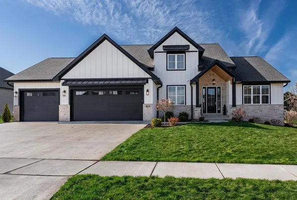 $1,100,000 | 3014 Stone Fence Pl Green, Green Bay, WI 54311