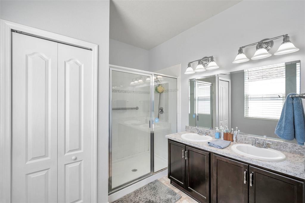 7523 Tangle Brook Boulevard Gibsonton, FL 33534 - Photo 17 of 35 a bathroom with a double vanity sink mirror and double