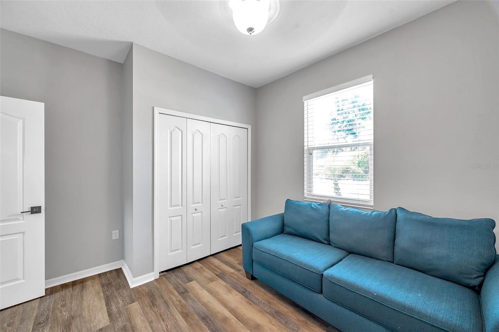 7523 Tangle Brook Boulevard Gibsonton, FL 33534 - Photo 22 of 35 a living room with furniture and a window