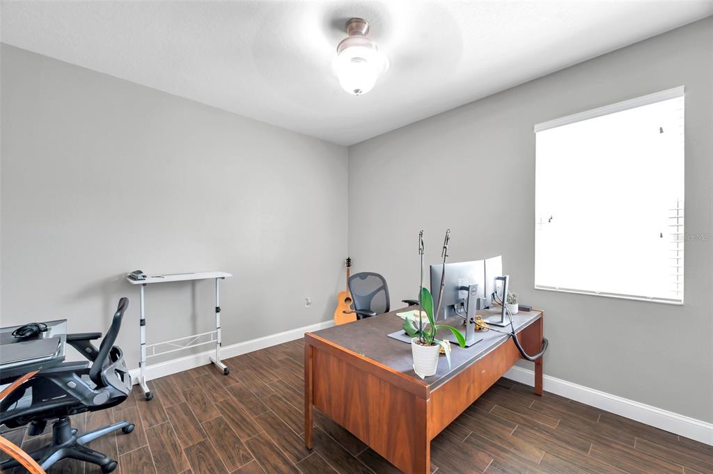 7523 Tangle Brook Boulevard Gibsonton, FL 33534 - Photo 25 of 35 a living room with furniture and a wooden floor
