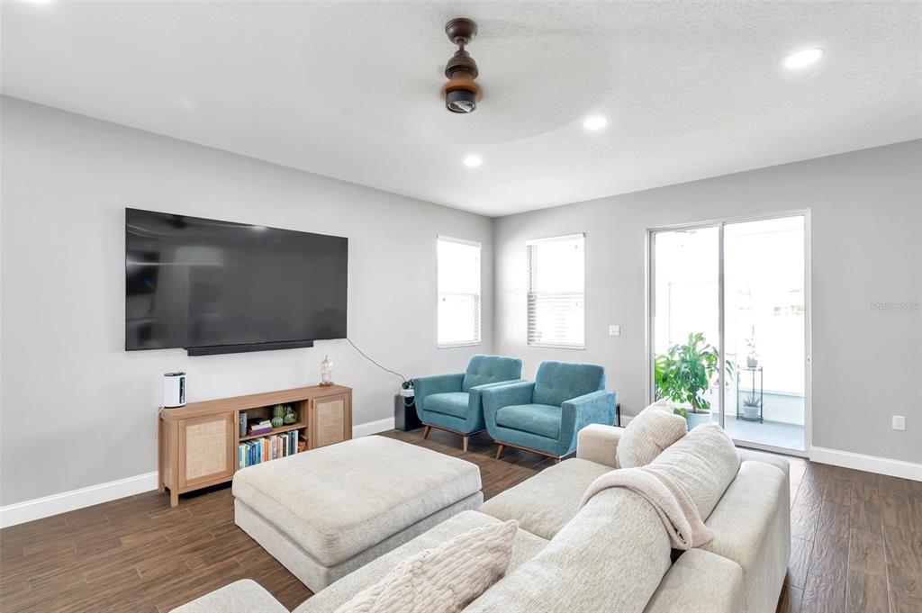 7523 Tangle Brook Boulevard Gibsonton, FL 33534 - Photo 10 of 35 a living room with furniture and a flat screen tv