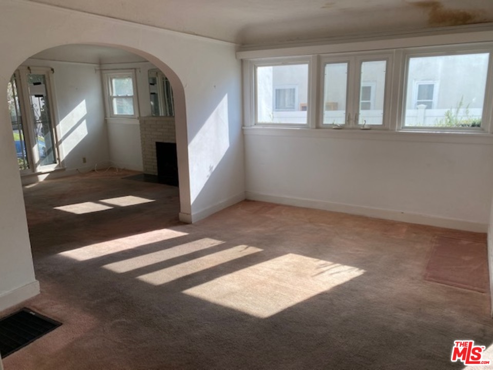 575 Lillian Way Los Angeles, CA 90004 - Photo 5 of 16