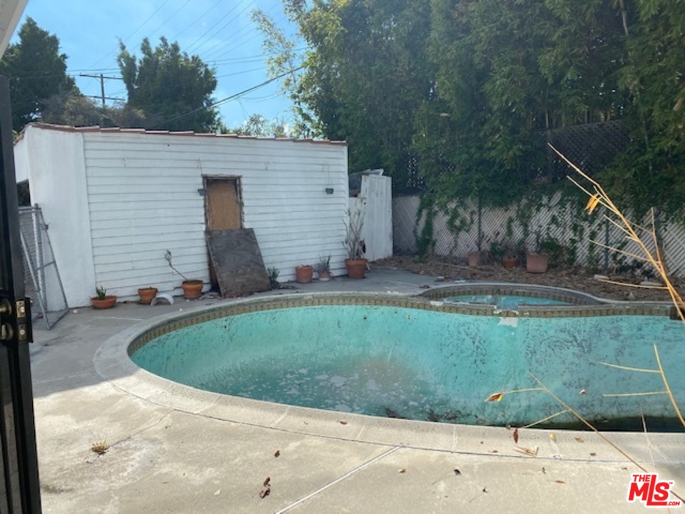 575 Lillian Way Los Angeles, CA 90004 - Photo 10 of 16