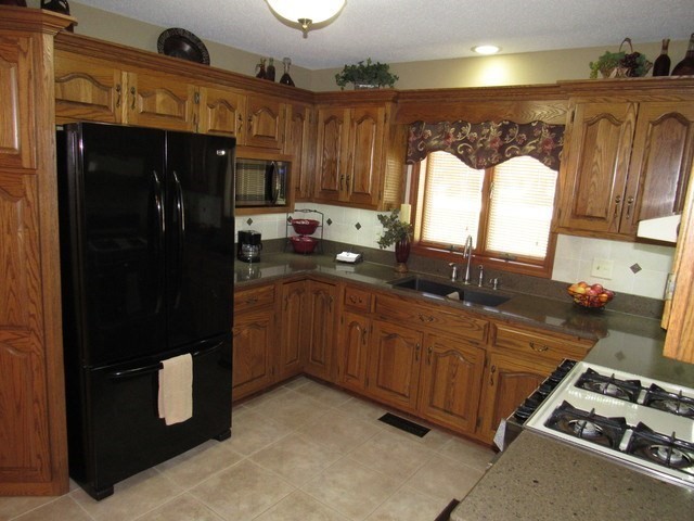 1027 West Kennedy Road Braidwood, IL 60408 - Photo 29 of 55 a kitchen with a refrigerator and a sink