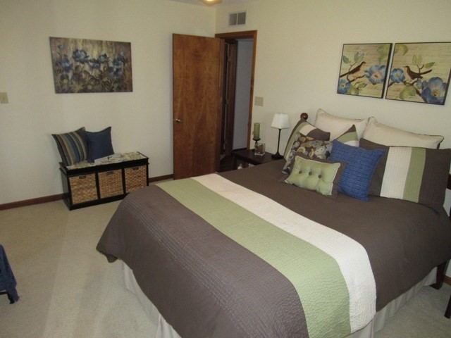 1027 West Kennedy Road Braidwood, IL 60408 - Photo 39 of 55 a bedroom with bed and cupboard