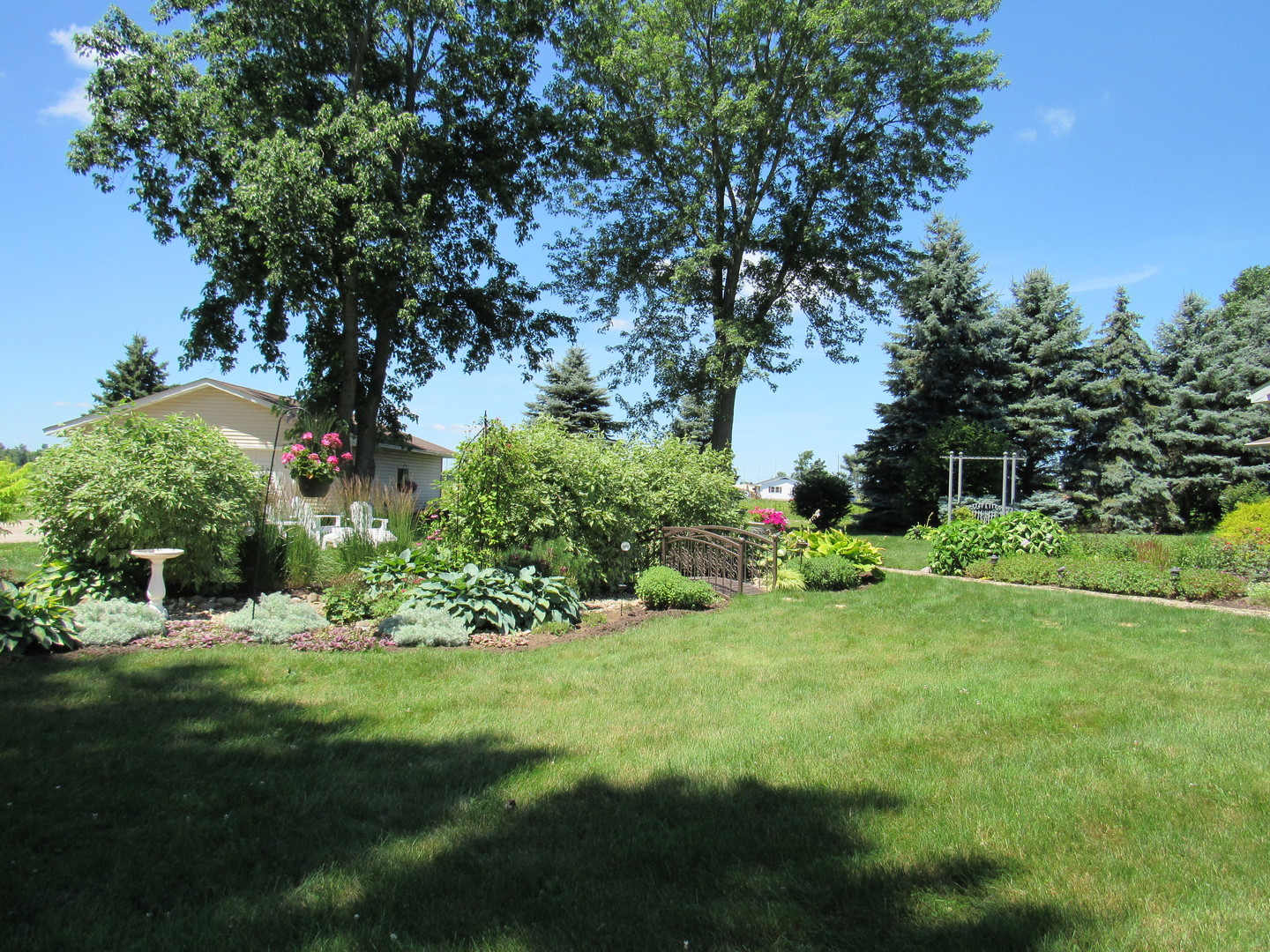 1027 West Kennedy Road Braidwood, IL 60408 - Photo 8 of 55 a garden with a tree in the background