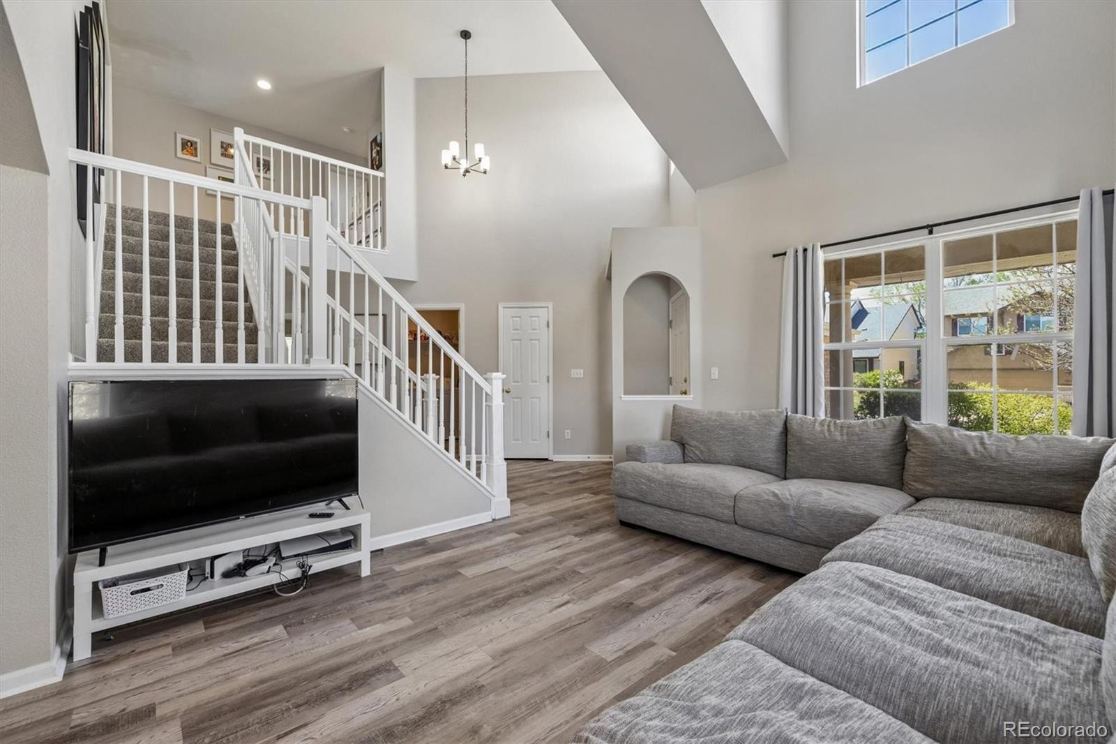 435 West Rose Finch Circle Highlands Ranch, CO 80129 - Photo 6 of 35
