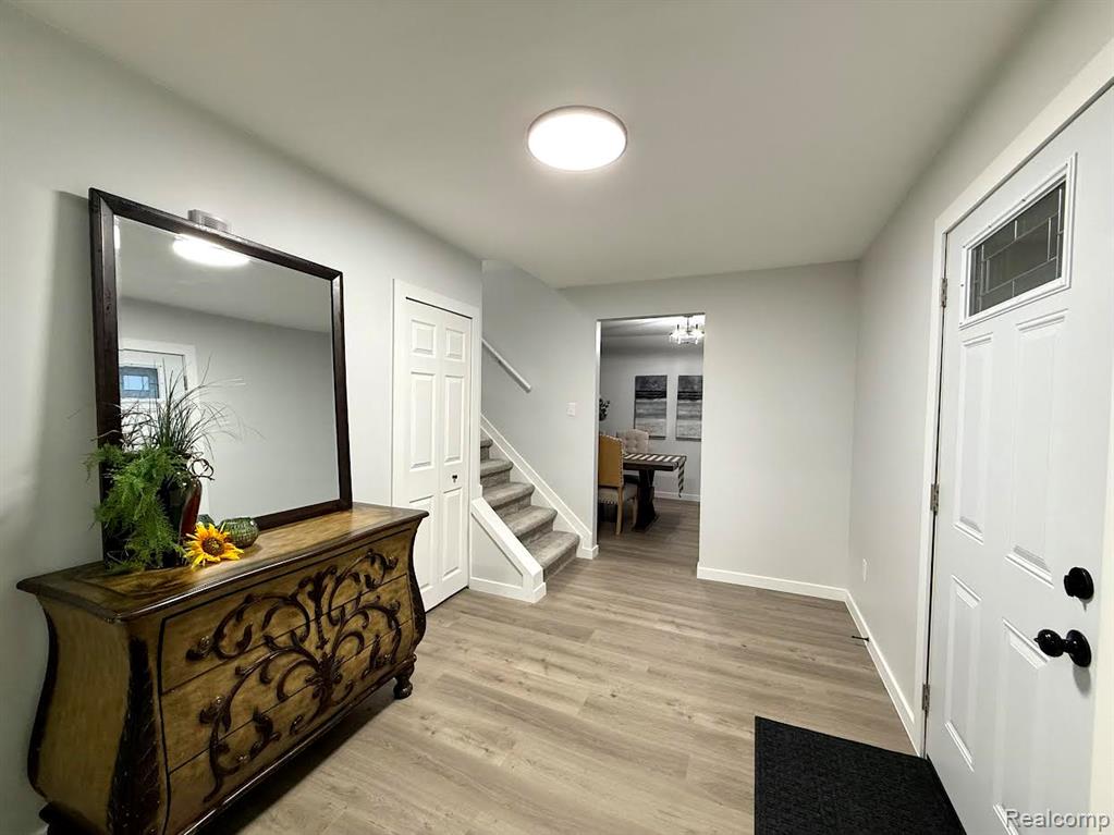 92 Foxboro Drive Rochester Hills, MI 48309 - Photo 4 of 57
