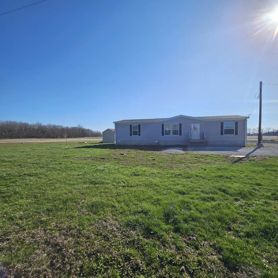 9196 North Riddle Lane Ashley, IL 62808 - Photo 8 of 27