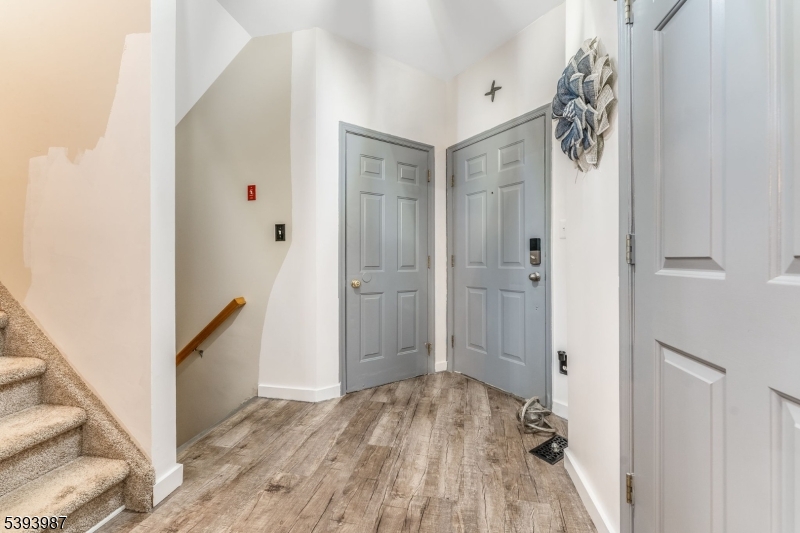 44 Alexandra Way Clinton, NJ 08809 - Photo 3 of 29